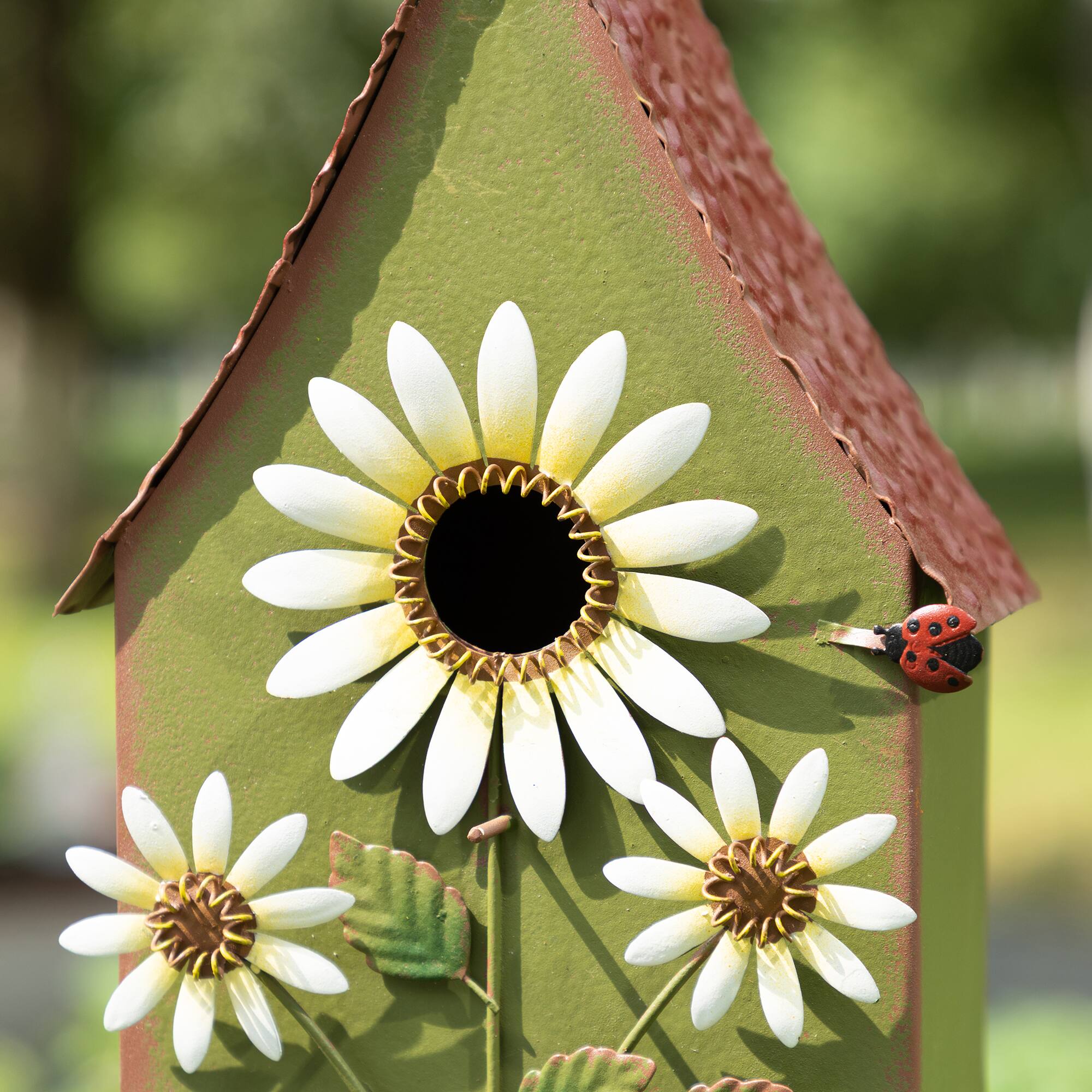 Glitzhome® 52.5" Green Metal Daisy Decorative Garden Birdhouse with Stake